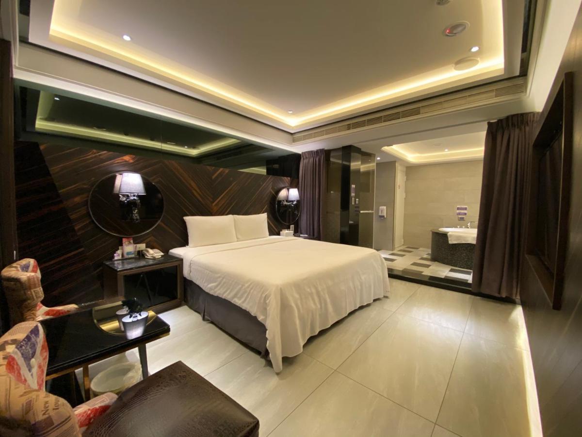 Ouge Motel - Fengshan Kaohsiung Extérieur photo