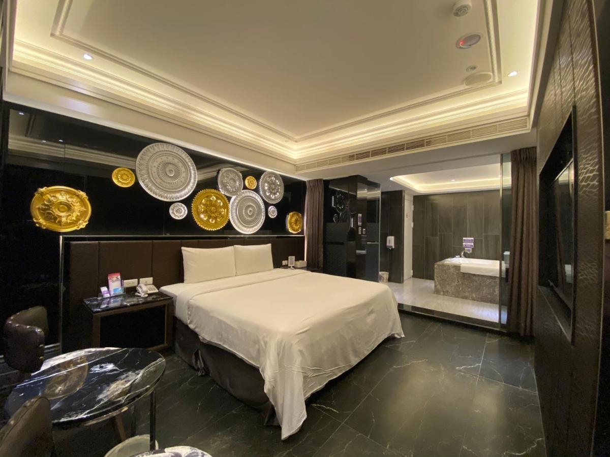 Ouge Motel - Fengshan Kaohsiung Extérieur photo