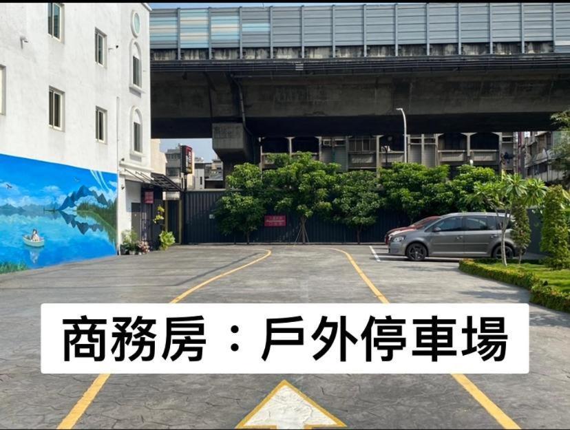 Ouge Motel - Fengshan Kaohsiung Extérieur photo