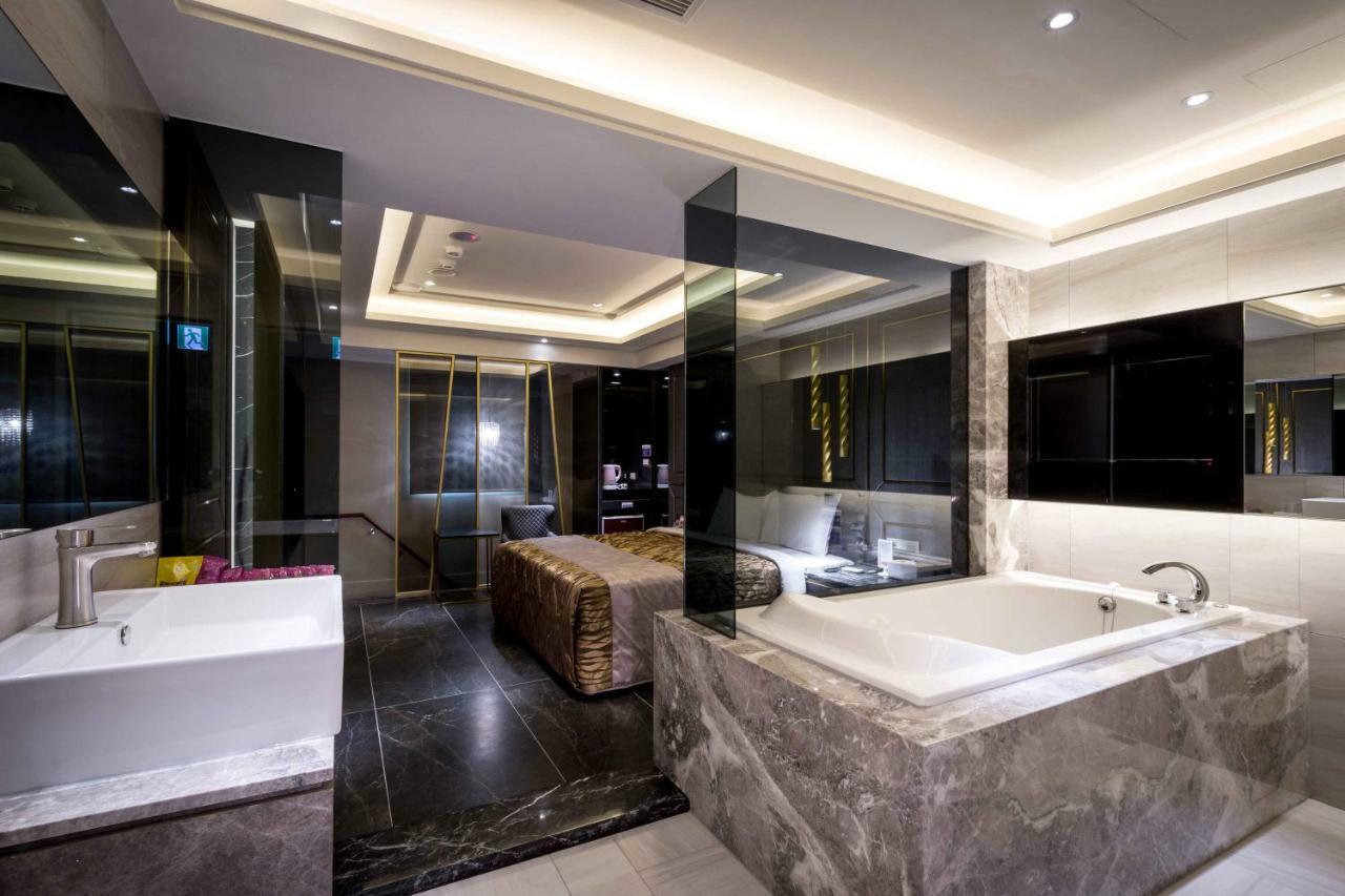 Ouge Motel - Fengshan Kaohsiung Extérieur photo