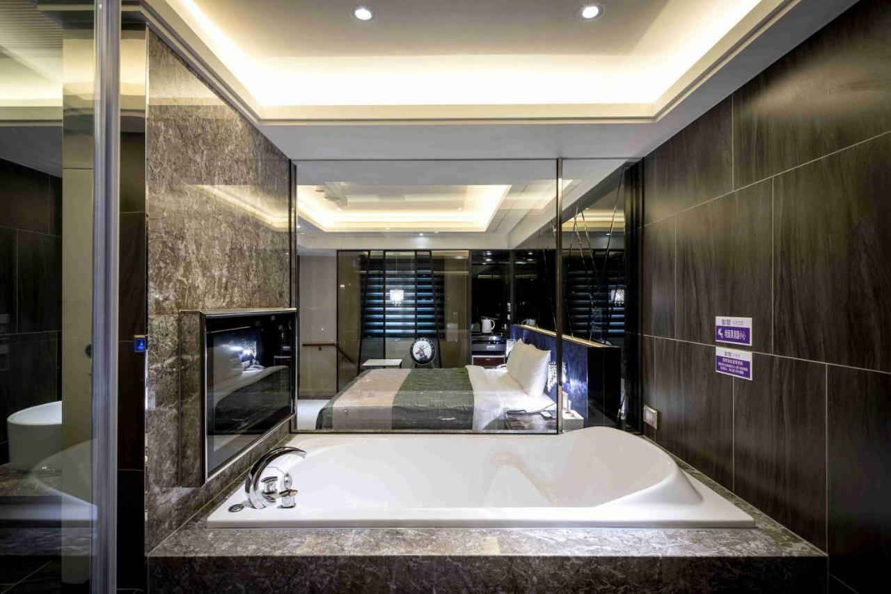 Ouge Motel - Fengshan Kaohsiung Extérieur photo